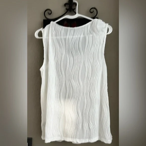 White detail tank top - Picture 4 of 7
